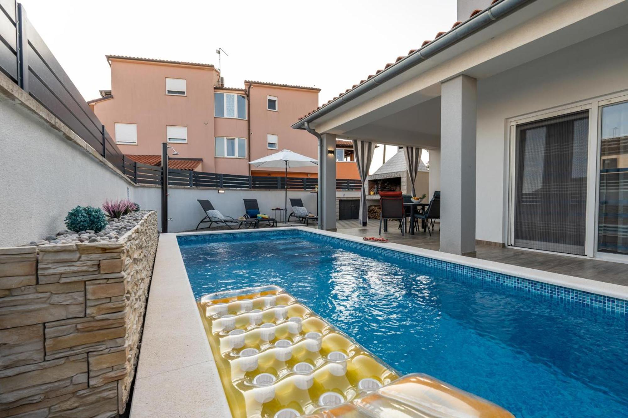 House Adeo With Private Pool, *