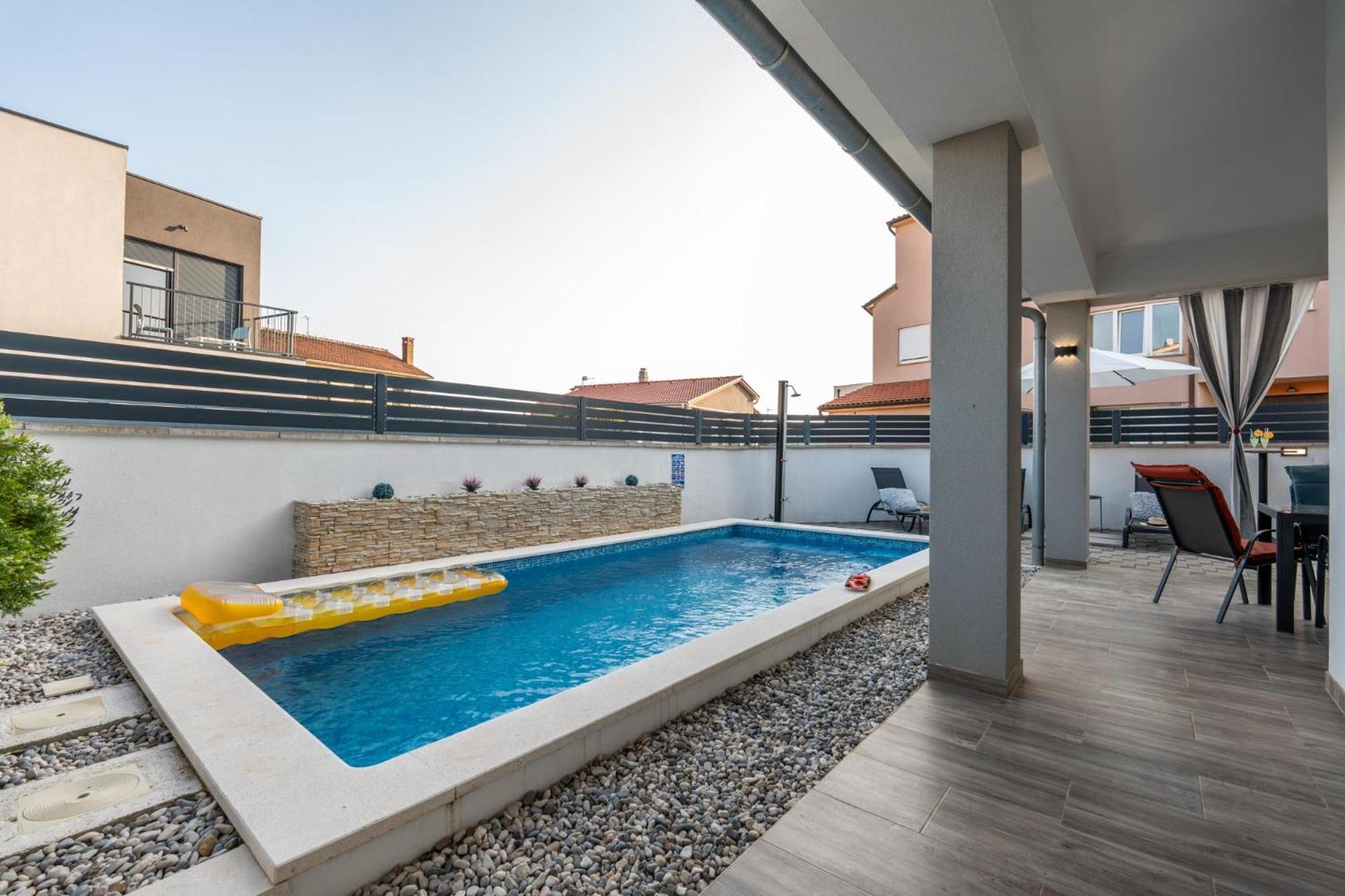 House Adeo With Private Pool, Vila