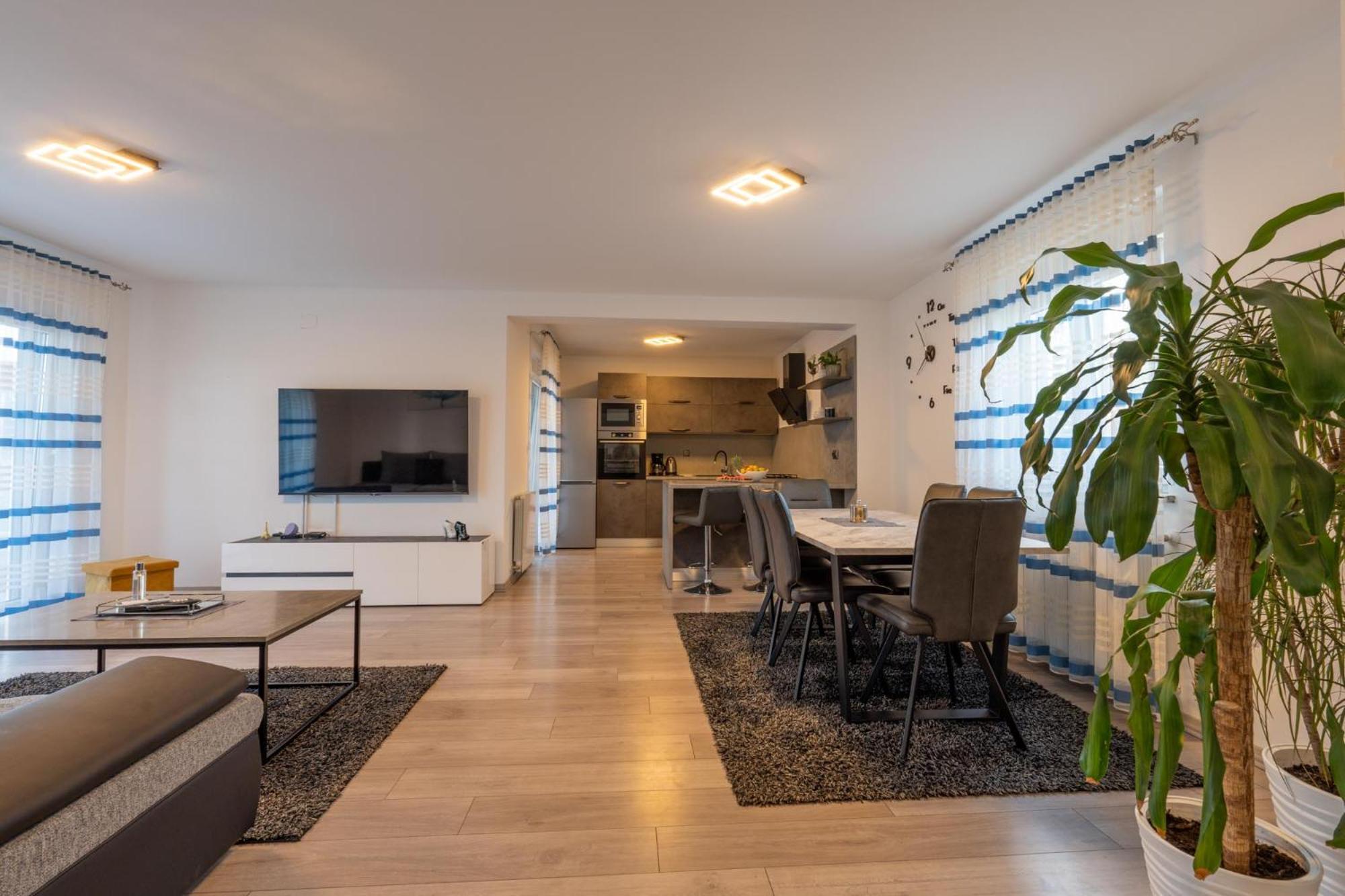 House Adeo With Private Pool, Vila