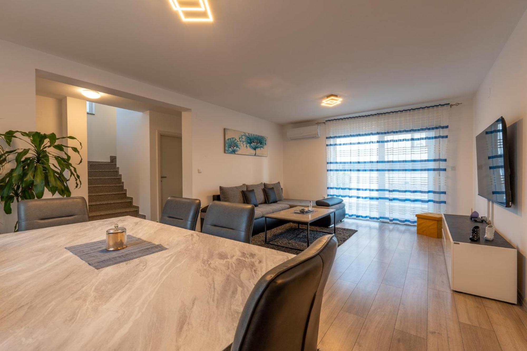 House Adeo With Private Pool, Vila *